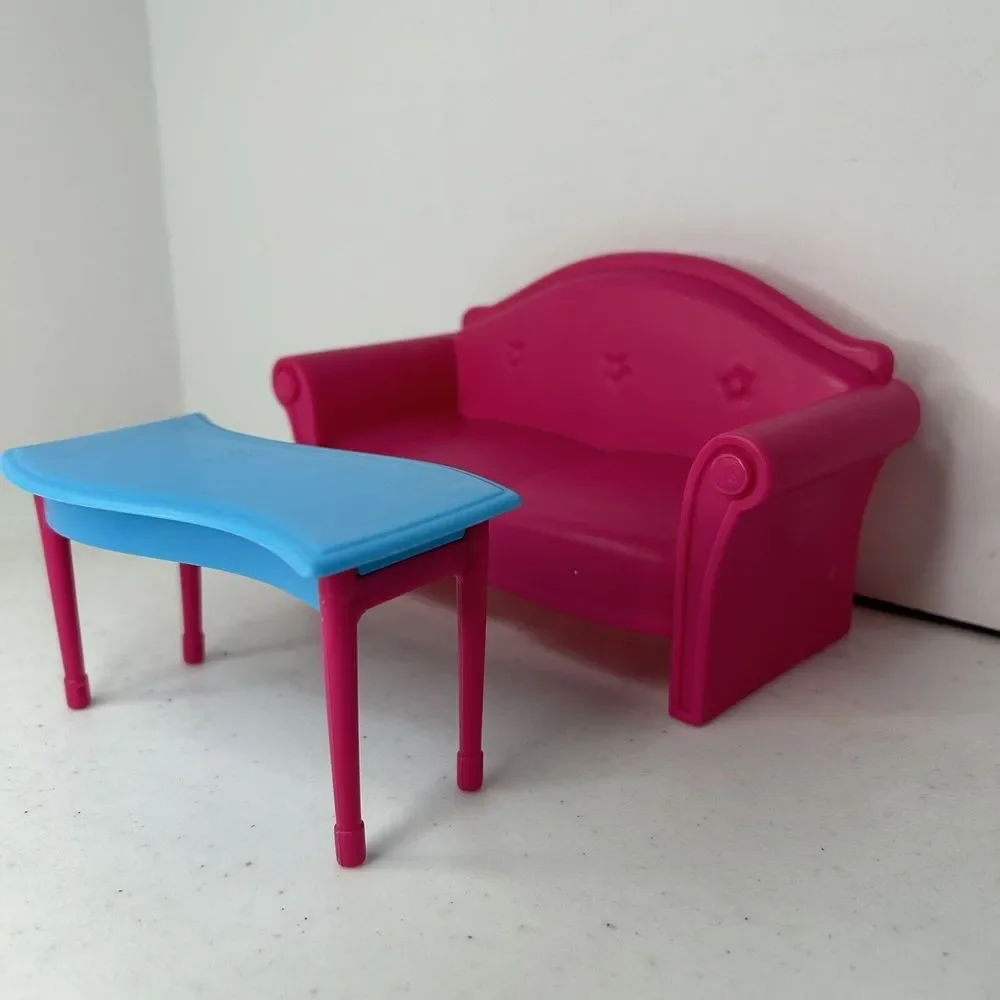 Lot Of 2009 Mattel Doll Furniture Pink Couch And Blue Coffee Table‎